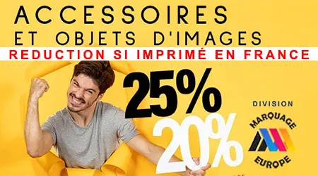 Visuel promotionnel sur fond jaune montrant un homme souriant levant le poing en signe de victoire, avec le texte « Accessoires et objets d’images » et des réductions de 25 % et 20 %, ainsi que la mention « Réduction si imprimé en France » et « Division marquage Europe ».