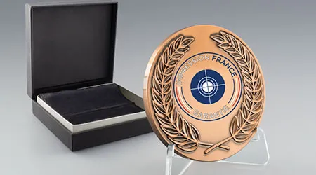 Médaille Impression France Garantie finition bronze présentée avec son écrin